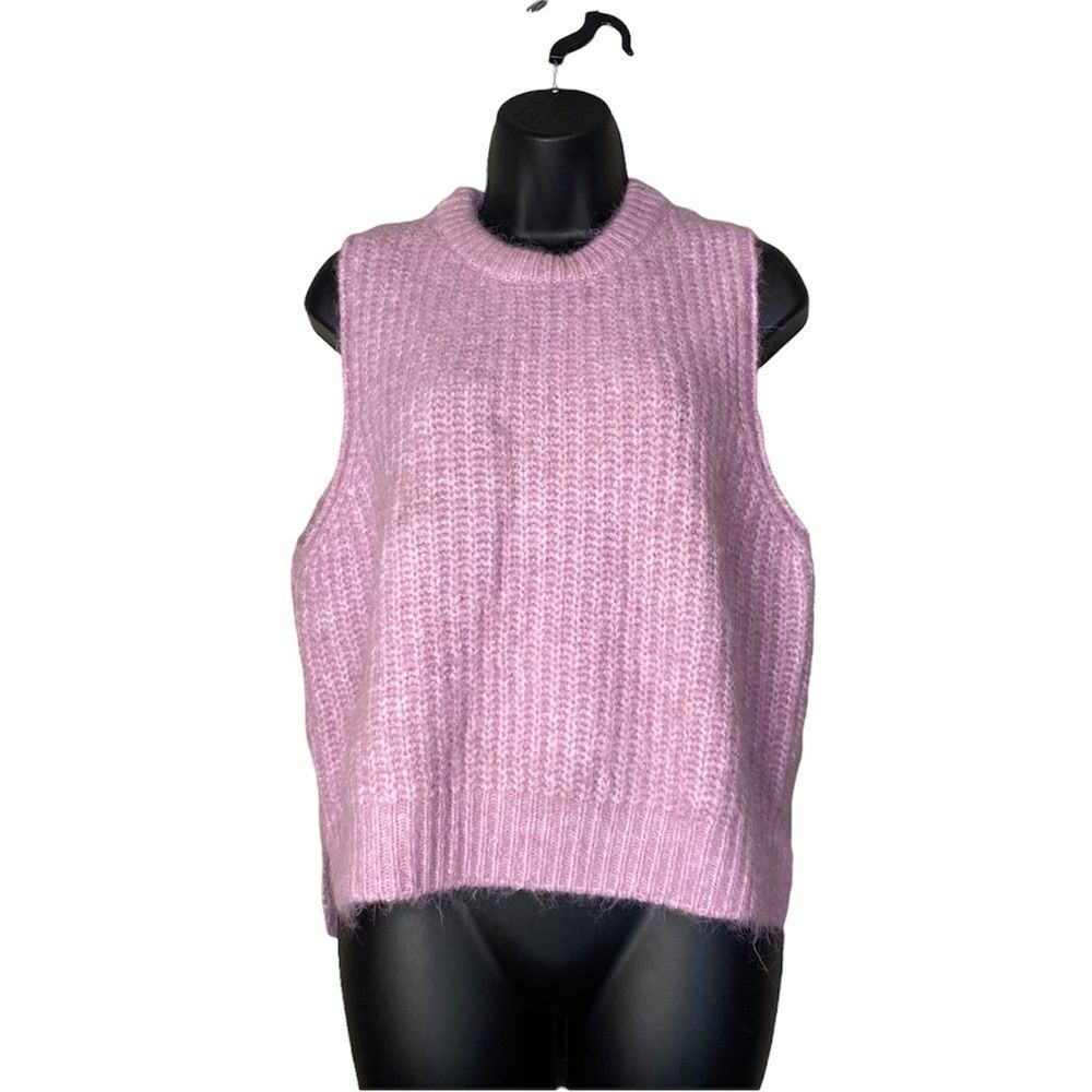 UNIVERSAL Threads Pink Fuzzy Sleeveless Ribbed Knit Vest